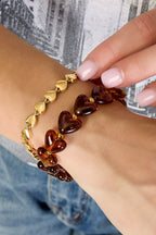 Armbanden van roestvrij staal – Schakelketting met hart – goud - gedragen om de arm van een model