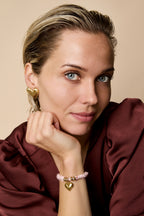 Charm Armbanden Hart - roze - gedragen om de arm van een model